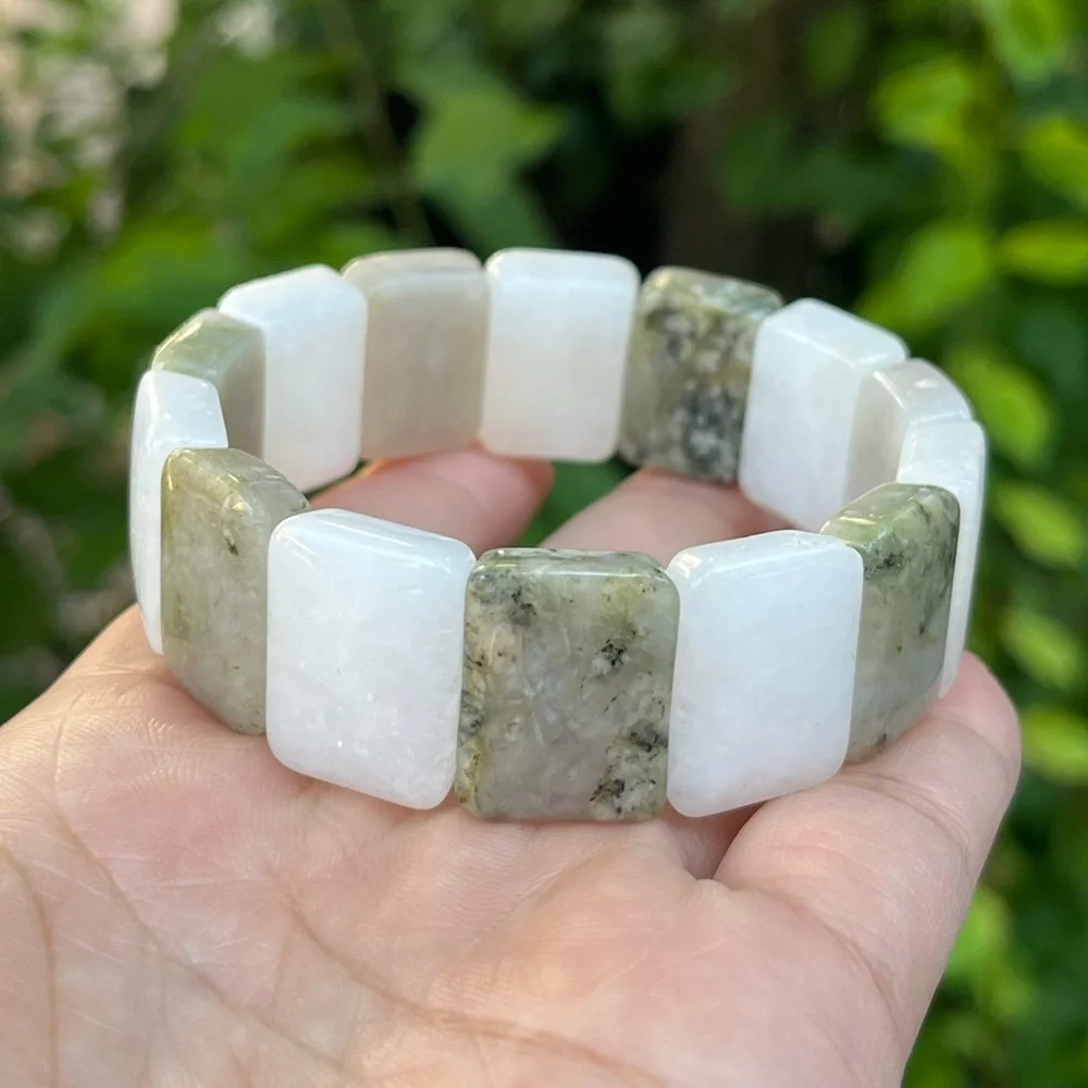 Stretchable‎ prehnite soft bangle